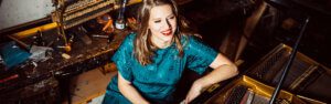 Pianistin gesucht – Pianistin Julia